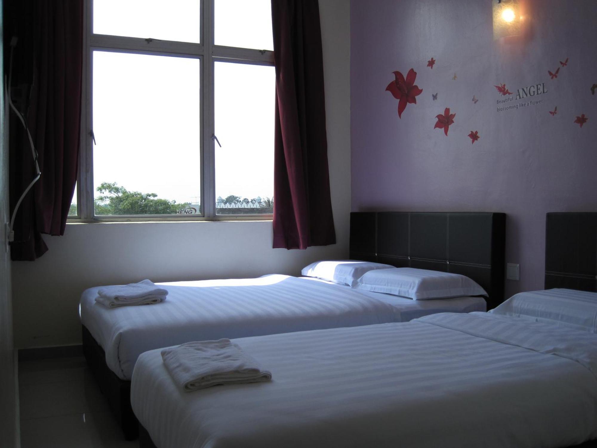 Max Inn Hotel Parit Raja Room photo