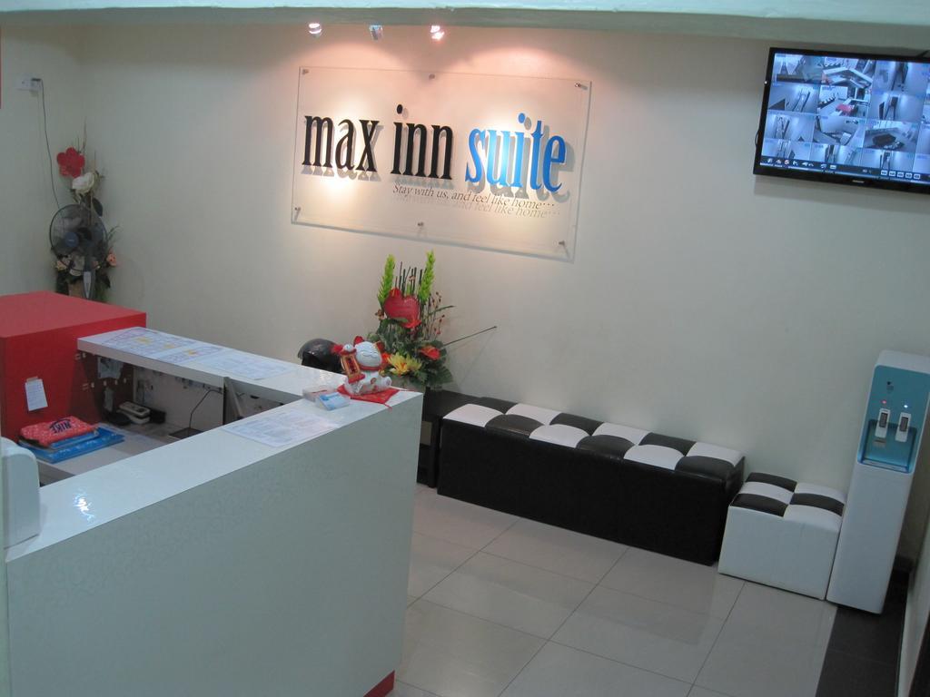 Max Inn Hotel Parit Raja Exterior photo