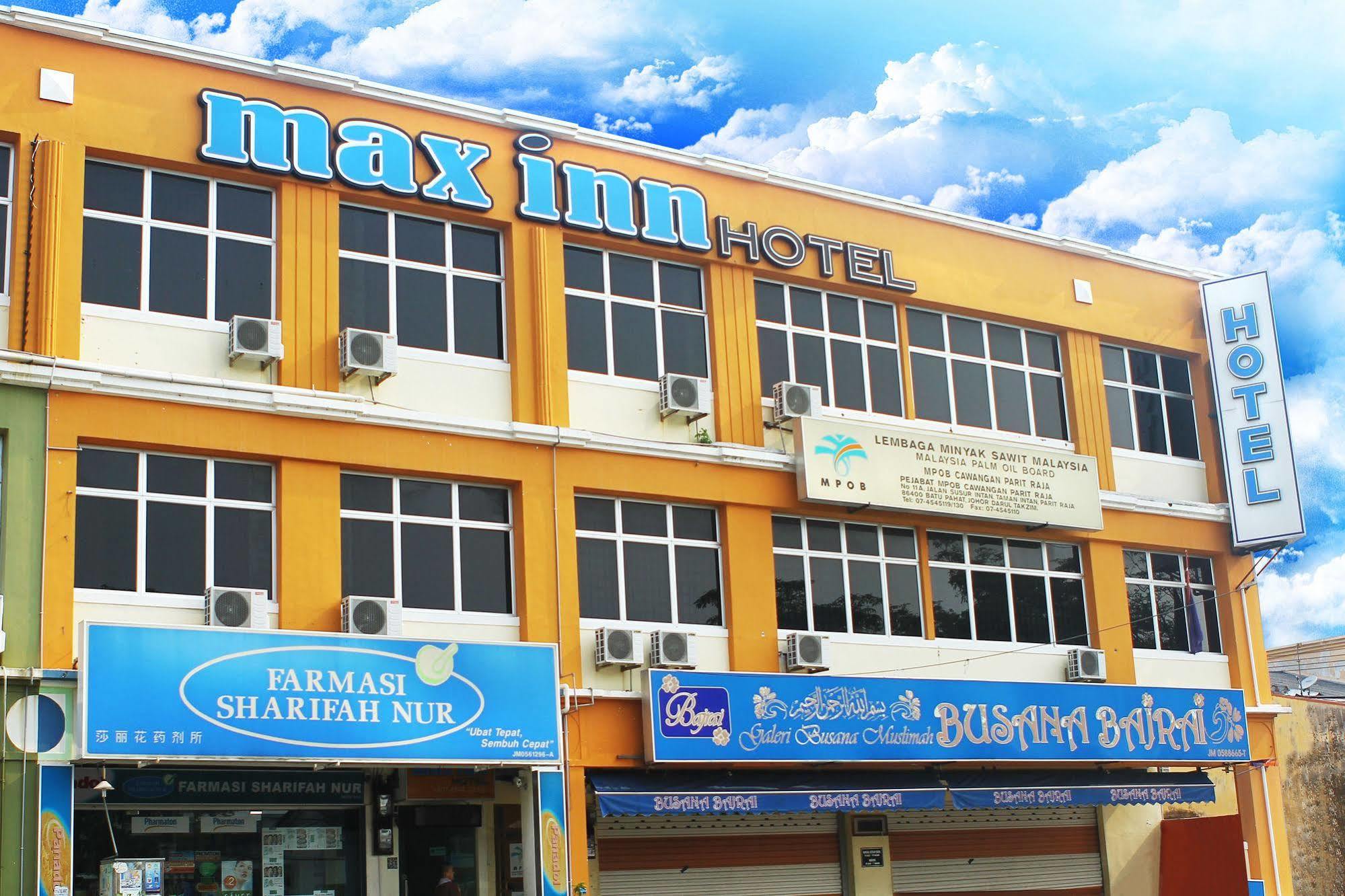 Max Inn Hotel Parit Raja Exterior photo